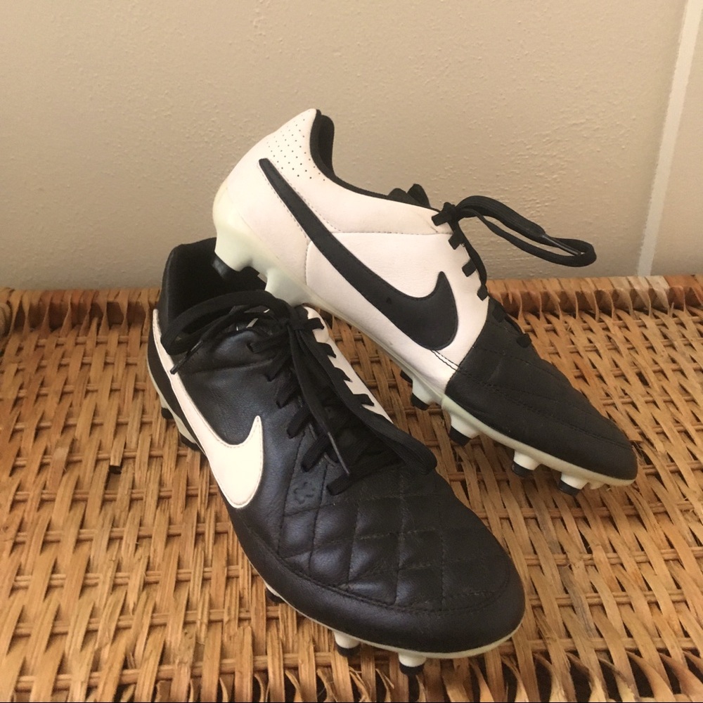 Nike Tempo Women’s Soccer/ Rugby cleats